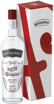На фото изображение Bertagnolli Grappa Grappino Bianco, gift box, 0.7 L (Грапино Бьянко в подарочной упаковке объемом 0.7 литра)