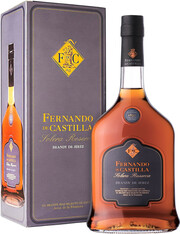 На фото изображение Fernando de Castilla Solera Reserva Brandy de Jerez DO, gift box, 0.7 L (Фернандо де Кастилья Солера Ресерва Бренди де Херес ДО, в подарочной коробке объемом 0.7 литра)