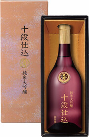 На фото изображение Ozeki, Jumnai Daiginjo Judan Jikomi, gift box, 0.7 L (Дзюммай Дайгиндзё Дзюдан Дзикоми, в подарочной коробке объемом 0.7 литра)