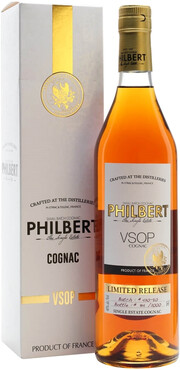 На фото изображение Cognac Philbert, Single Estate VSOP, gift box, 0.7 L (Коньяк Фильбер, Сингл Эстейт ВСОП, в подарочной коробке объемом 0.7 литра)