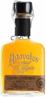 На фото изображение Agavales Premium Anejo, 0.75 L (Агавалес Премиум Аньехо объемом 0.75 литра)