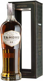 На фото изображение Tamdhu 12 Years Old, gift box, 0.7 L (Тамду 12-летний, в подарочной коробке в бутылках объемом 0.7 литра)