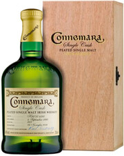 На фото изображение Connemara Single Cask, gift box, 0.7 L (Конемара Сингл Каск, в подарочной коробке в бутылках объемом 0.7 литра)