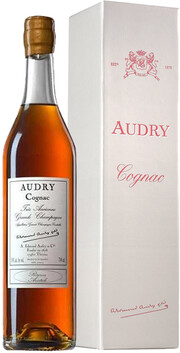 На фото изображение Audry, La Tres Ancienne Grande Champagne Reserve Arisitide, gift box, 0.7 L (Одри, Тре Ансьен Гранд Шампань Резерв Аристид, в подарочной коробке объемом 0.7 литра)
