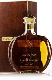 In the photo image Leopold Gourmel, Age Du Fruit, Carafe & oak box, 0.7 L