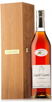 In the photo image Leopold Gourmel, Quintessence, wooden box, 0.7 L