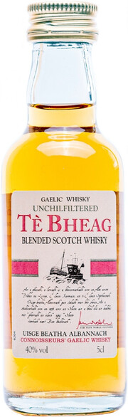 На фото изображение Te Bheag Unchilfiltered, 0.05 L (Че Век Анчилфилтред в маленьких бутылках объемом 0.05 литра)