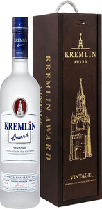 Kremlin Award Vintage, 2019, wooden box, 0.7 L