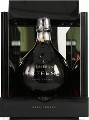 На фото изображение Tesseron, Extreme, noir gift box, 0.7 L (Тессерон, Экстрем, в черной подарочной коробке объемом 0.7 литра)