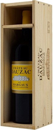 На фото изображение Andre Lurton, Chateau Dauzac, Margaux Grand Cru Classe AOC, 2015, wooden box, 3 L (Шато Дозак, 2015, в деревянной коробке объемом 3 литра)