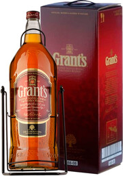 На фото изображение Grants Triple Wood 3 Years Old, gift box with cradle, 4.5 L (Грантс Трипл Вуд 3-летний, в подарочной коробке на качелях в бутылках объемом 4.5 литра)