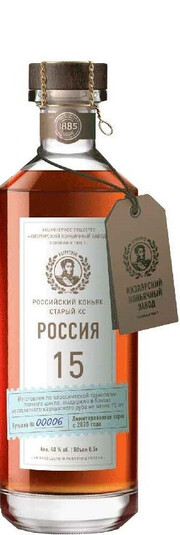 На фото изображение Россия КС 15-летний, с мюзле, объемом 0.5 литра (Kizlyar cognac distillery, Rossiya 15 Years Old, with muzzle 0.5 L)