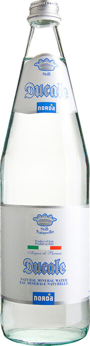 На фото изображение Ducale, Still, White Glass, 1 L (Дукале, негазированная, в белой стеклянной бутылке объемом 1 литр)