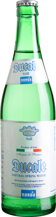 На фото изображение Ducale, Still, Green Glass, 0.5 L (Дукале, негазированная, в зеленой стеклянной бутылке объемом 0.5 литра)