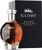На фото изображение Leyrat Extra, in decanter Glory, wooden box, 0.7 L (Лейра Экстра, в декантере Глория, в деревянной коробке объемом 0.7 литра)