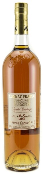 На фото изображение Frapin V.S. Luxe Grande Champagne, Premier Grand Cru Du Cognac, 1 L (Фрапэн В.С. Люкс Гранд Шампань, Премье Гран Крю региона Коньяк объемом 1 литр)