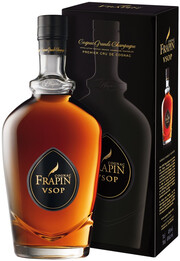 На фото изображение Frapin V.S.O.P. Grande Champagne, Premier Grand Cru Du Cognac (in box), 0.7 L (Фрапэн В.С.О.П. Гранд Шампань, Премье Гран Крю региона Коньяк (в коробке) объемом 0.7 литра)
