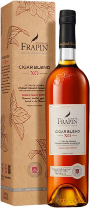 На фото изображение Frapin, Cigar Blend Grande Champagne, Premier Grand Cru Du Cognac, with box, 0.7 L (Фрапэн, Сигар Блэнд Гранд Шампань, в подарочной коробке объемом 0.7 литра)