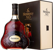На фото изображение Hennessy X.O  with gift box, 1.5 L (Хеннесси X.O  в подарочной упаковке объемом 1.5 литра)