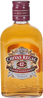 На фото изображение Chivas Regal 12 years old, flask, 0.2 L (Чивас Ригал 12-летний, фляжка в маленьких бутылках объемом 0.2 литра)