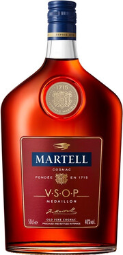 На фото изображение Martell VSOP, flask, 0.5 L (Мартель ВСОП, фляжка объемом 0.5 литра)
