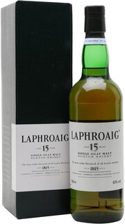 На фото изображение Laphroaig Malt 15 years old, with box, 0.7 L (Лафройг Молт 15 лет выдержки, в коробке в бутылках объемом 0.7 литра)