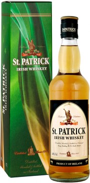 На фото изображение St. Patrick, gift box, 0.7 L (Святой Патрик, в подарочной коробке в бутылках объемом 0.7 литра)