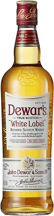 На фото изображение Dewars White Label, 0.7 L (Дьюарс Уайт Лейбл в бутылках объемом 0.7 литра)