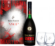 На фото изображение Remy Martin VSOP, with box and two glasses, 0.7 L (Реми Мартин В.С.О.П., в подарочной коробке с двумя бокалами объемом 0.7 литра)