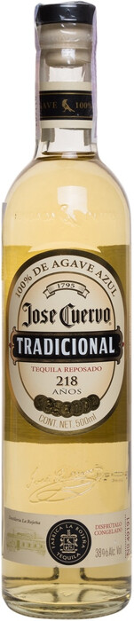 На фото изображение Jose Cuervo, Tradicional Reposado, 0.5 L (Хосе Куэрво, Традисьональ Репосадо объемом 0.5 литра)