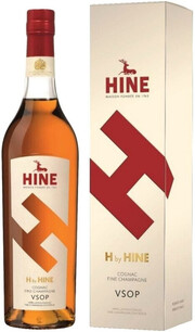 На фото изображение Hine, H by Hine VSOP, gift box, 0.7 L (Хайн, Эйч бай Хайн ВСОП, в подарочной коробке объемом 0.7 литра)