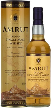 На фото изображение Amrut, in tube, 0.7 L (Амрут Индиан, в тубе в бутылках объемом 0.7 литра)