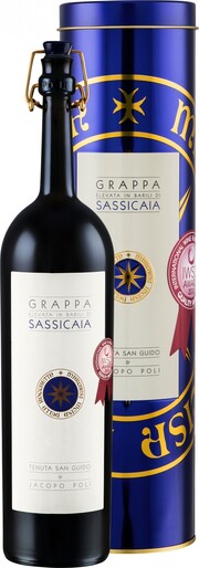 На фото изображение Grappa di Sassicaia, gift tube, 0.5 L (Поли, Граппа ди Сассикайя, в металлической тубе объемом 0.5 литра)