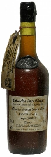 На фото изображение Calvados «Doyen dAge», 0.7 L (Кальвадос Дуаен дАж объемом 0.7 литра)