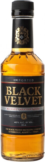 На фото изображение Black Velvet, 0.35 L (Виски Блэк Вельвет в маленьких бутылках объемом 0.35 литра)