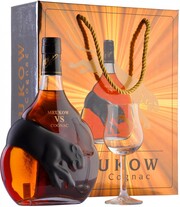 In the photo image Meukow V.S., in gift box with glass, 0.7 L