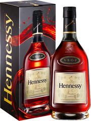 На фото изображение Hennessy V.S.O.P., with gift box, 0.5 L (Хеннесси В.С.О.П., в подарочной коробке объемом 0.5 литра)