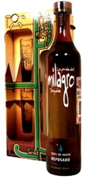 На фото изображение Legenda Del Milagro Reposado Box & 2 Glasses, 0.75 L (Легенда Дель Милагро Репосадо в коробке с двумя бокалами объемом 0.75 литра)