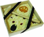 CHCO, White chocolate Fruits, in wooden box with a hammer