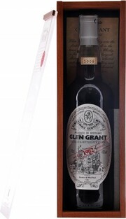 На фото изображение Glen Grant, 1962, gift box, 0.7 L (Глен Грант, 1962, в подарочной коробке в бутылках объемом 0.7 литра)