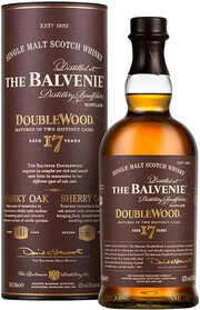 На фото изображение Balvenie Doublewood 17 Years Old, in tube, 0.7 L (Балвени Даблвуд 17-летний, в тубе в бутылках объемом 0.7 литра)