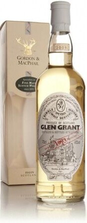 На фото изображение Glen Grant 1993, 0.7 L (Глен Грант 1993, в подарочной упаковке в бутылках объемом 0.7 литра)