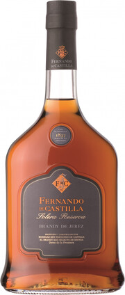 На фото изображение Fernando de Castilla Solera Reserva Brandy de Jerez DO, 0.7 L (Фернандо де Кастилья Солера Ресерва Бренди де Херес ДО объемом 0.7 литра)