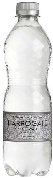 На фото изображение Harrogate Sparkling, PET, 0.5 L (Харрогейт Газированная, в пластиковой бутылке объемом 0.5 литра)
