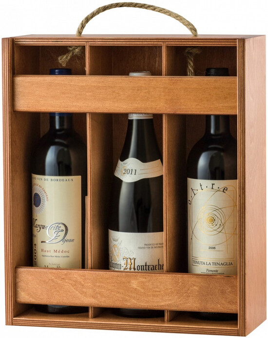 На фото изображение Old World Wines (“Вина Старого Света Три бутылки вина в элегантном деревянном сете)