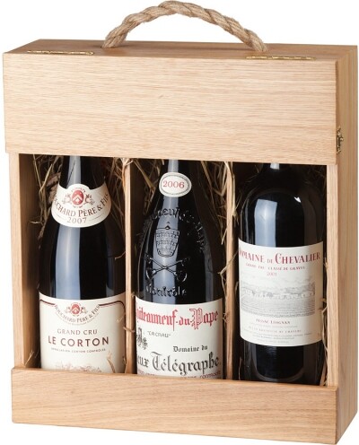 На фото изображение “Rich Traditions” (“Богатые традиции” Подарочный сэт на три бутылки вина)