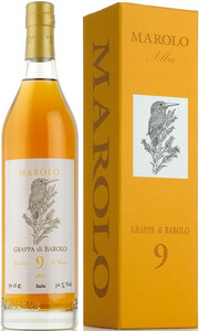 На фото изображение Grappa di Barolo 9 Anni, 0.7 L (Граппа ди Бароло 9 Лет, в коробке объемом 0.7 литра)