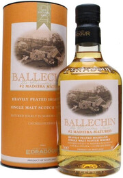 На фото изображение Ballechin #2 Madeira Matured, gift box, 0.7 L (Баллечин #2, в подарочной коробке в бутылках объемом 0.7 литра)