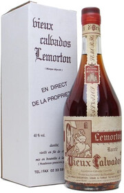 На фото изображение Calvados Lemorton, Rarete 70-100 Years Old, gift box, 0.7 L (Кальвадос Лемортон, Рартэ 70-100 лет, в подарочной коробке объемом 0.7 литра)
