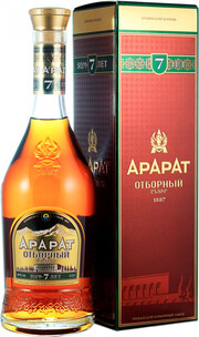 In the photo image Ararat Otborny, gift box, 0.5 L